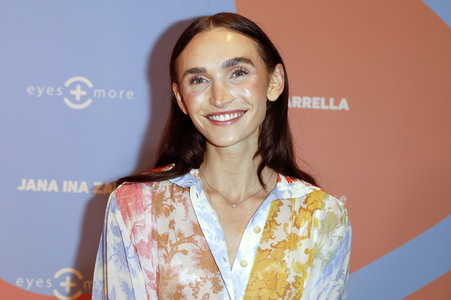 Launch der Brillenkollektion von Jana Ina Zarrella in Köln