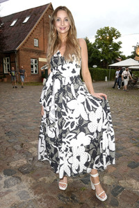 Champagner-Empfang beim 'Happy Summer Weekend' auf Gut Basthorst