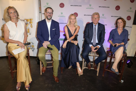 Champagner-Empfang beim 'Happy Summer Weekend' auf Gut Basthorst