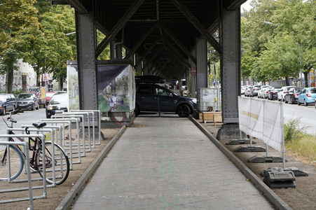 Teststrecke der Radbahn unter der U1 in Berlin