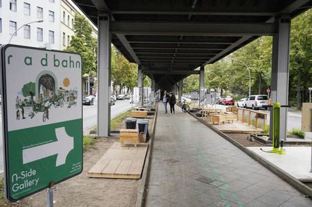 Teststrecke der Radbahn unter der U1 in Berlin