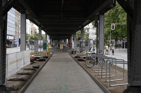 Teststrecke der Radbahn unter der U1 in Berlin