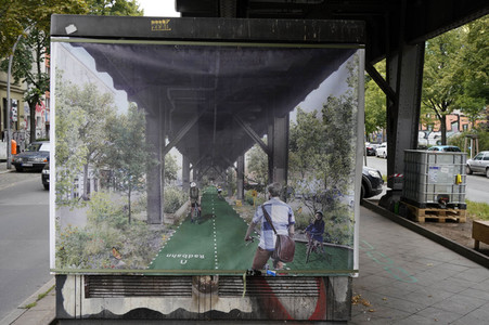 Teststrecke der Radbahn unter der U1 in Berlin