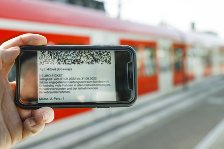 Symbolfoto 9-Euro-Ticket