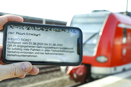 Symbolfoto 9-Euro-Ticket