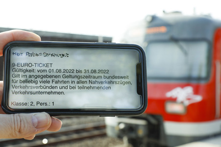 Symbolfoto 9-Euro-Ticket