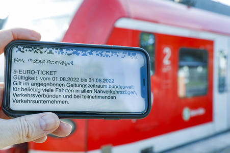 Symbolfoto 9-Euro-Ticket
