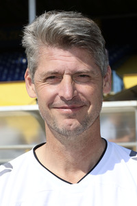 Benefiz-Fußballspiel 'Kicken mit Herz' 2022 in Hamburg