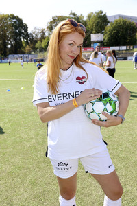 Benefiz-Fußballspiel 'Kicken mit Herz' 2022 in Hamburg