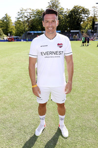 Benefiz-Fußballspiel 'Kicken mit Herz' 2022 in Hamburg