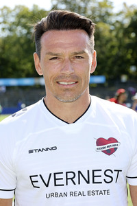 Benefiz-Fußballspiel 'Kicken mit Herz' 2022 in Hamburg