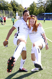 Benefiz-Fußballspiel 'Kicken mit Herz' 2022 in Hamburg