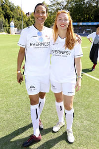 Benefiz-Fußballspiel 'Kicken mit Herz' 2022 in Hamburg