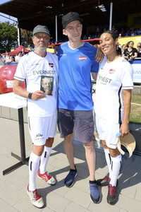 Benefiz-Fußballspiel 'Kicken mit Herz' 2022 in Hamburg