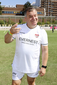 Benefiz-Fußballspiel 'Kicken mit Herz' 2022 in Hamburg