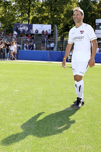 Benefiz-Fußballspiel 'Kicken mit Herz' 2022 in Hamburg