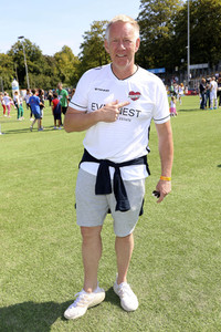 Benefiz-Fußballspiel 'Kicken mit Herz' 2022 in Hamburg