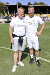 Benefiz-Fußballspiel 'Kicken mit Herz' 2022 in Hamburg