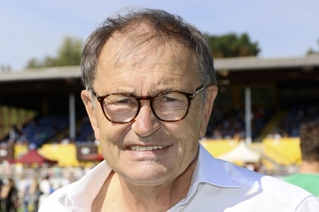 Benefiz-Fußballspiel 'Kicken mit Herz' 2022 in Hamburg