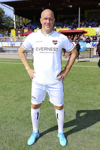 Benefiz-Fußballspiel 'Kicken mit Herz' 2022 in Hamburg