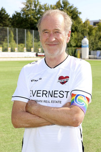 Benefiz-Fußballspiel 'Kicken mit Herz' 2022 in Hamburg