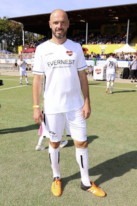 Benefiz-Fußballspiel 'Kicken mit Herz' 2022 in Hamburg