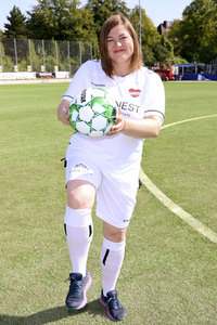 Benefiz-Fußballspiel 'Kicken mit Herz' 2022 in Hamburg