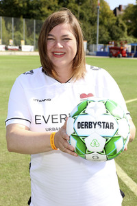 Benefiz-Fußballspiel 'Kicken mit Herz' 2022 in Hamburg