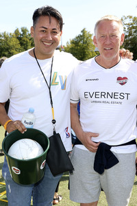 Benefiz-Fußballspiel 'Kicken mit Herz' 2022 in Hamburg