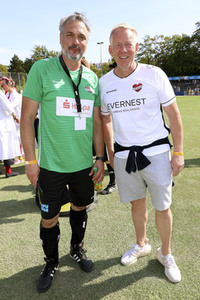 Benefiz-Fußballspiel 'Kicken mit Herz' 2022 in Hamburg