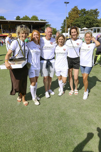 Benefiz-Fußballspiel 'Kicken mit Herz' 2022 in Hamburg