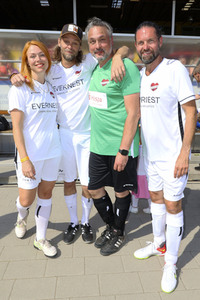 Benefiz-Fußballspiel 'Kicken mit Herz' 2022 in Hamburg