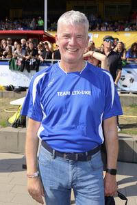 Benefiz-Fußballspiel 'Kicken mit Herz' 2022 in Hamburg