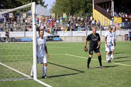 Benefiz-Fußballspiel 'Kicken mit Herz' 2022 in Hamburg