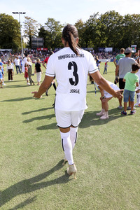 Benefiz-Fußballspiel 'Kicken mit Herz' 2022 in Hamburg