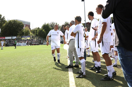 Benefiz-Fußballspiel 'Kicken mit Herz' 2022 in Hamburg