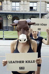 PETA-Protestaktion zum Auftakt der Berlin Fashion Week in Berlin