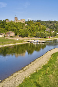 Niedrigwasser der Weser bei Polle