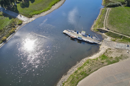 Niedrigwasser der Weser bei Polle
