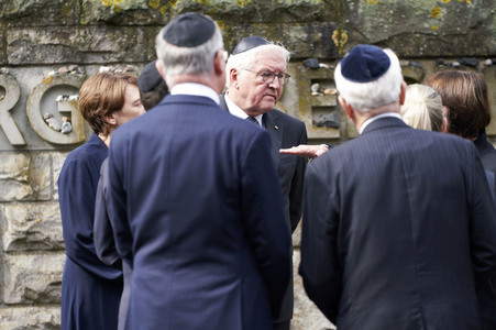 Isaac Herzog und Frank-Walter Steinmeier besuchen die Gedenkstätte Bergen-Belsen