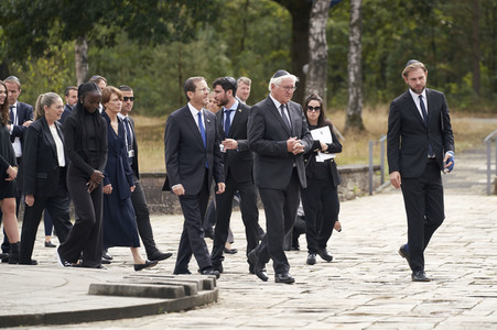 Isaac Herzog und Frank-Walter Steinmeier besuchen die Gedenkstätte Bergen-Belsen