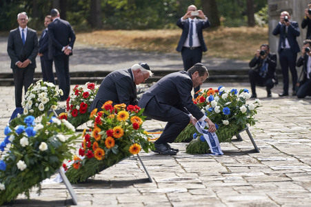 Isaac Herzog und Frank-Walter Steinmeier besuchen die Gedenkstätte Bergen-Belsen