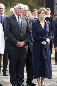 Isaac Herzog und Frank-Walter Steinmeier besuchen die Gedenkstätte Bergen-Belsen