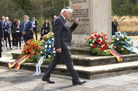 Isaac Herzog und Frank-Walter Steinmeier besuchen die Gedenkstätte Bergen-Belsen