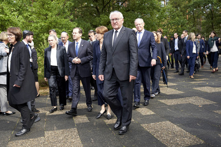 Isaac Herzog und Frank-Walter Steinmeier besuchen die Gedenkstätte Bergen-Belsen