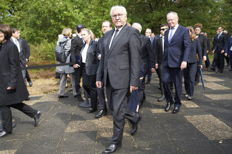 Isaac Herzog und Frank-Walter Steinmeier besuchen die Gedenkstätte Bergen-Belsen