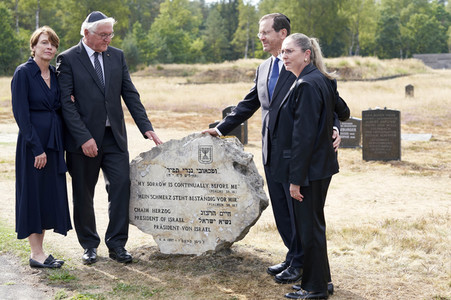 Isaac Herzog und Frank-Walter Steinmeier besuchen die Gedenkstätte Bergen-Belsen