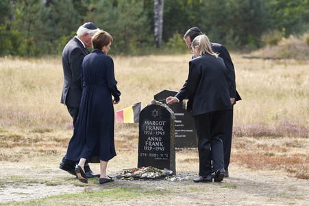 Isaac Herzog und Frank-Walter Steinmeier besuchen die Gedenkstätte Bergen-Belsen