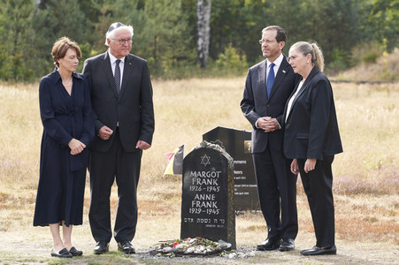 Isaac Herzog und Frank-Walter Steinmeier besuchen die Gedenkstätte Bergen-Belsen