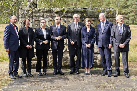 Isaac Herzog und Frank-Walter Steinmeier besuchen die Gedenkstätte Bergen-Belsen